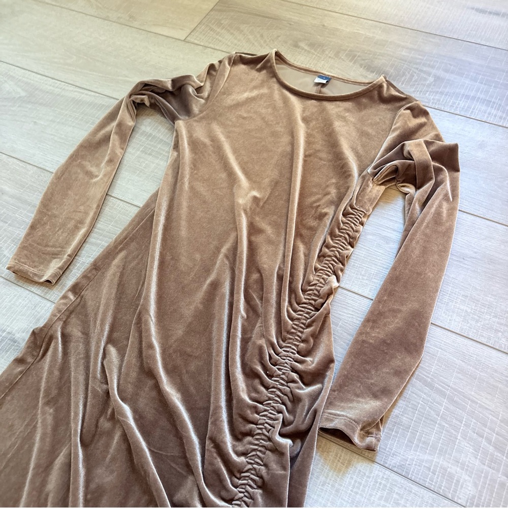 Old Navy Velvet Long Sleeve Dress in Brown - Picture 7 of 7